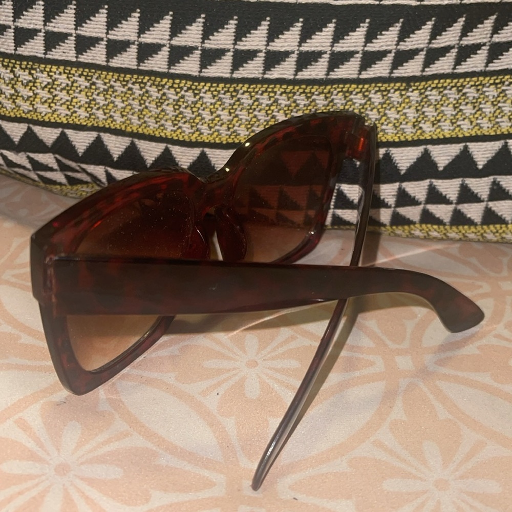 Sunglasses - Picture 5 of 6